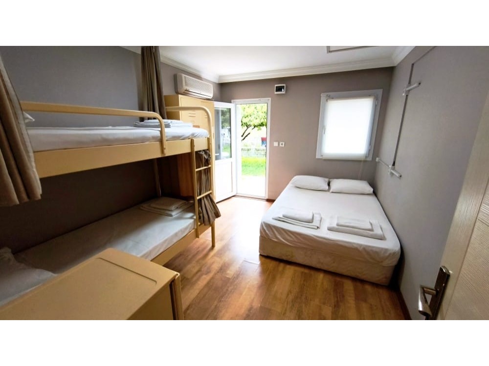 Уютный номер для четверых в Orange Beach Camp