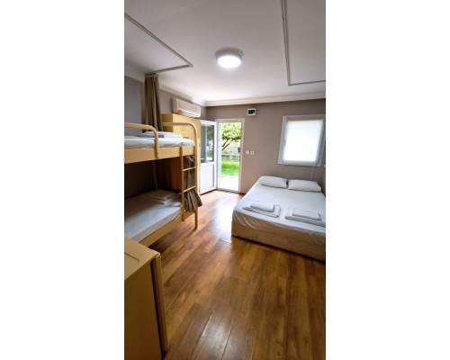 Уютный номер для четверых в Orange Beach Camp