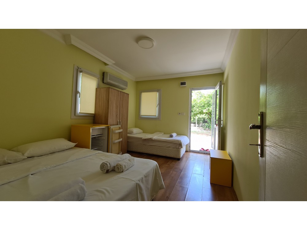 Уютный номер для троих в Orange Beach Camp